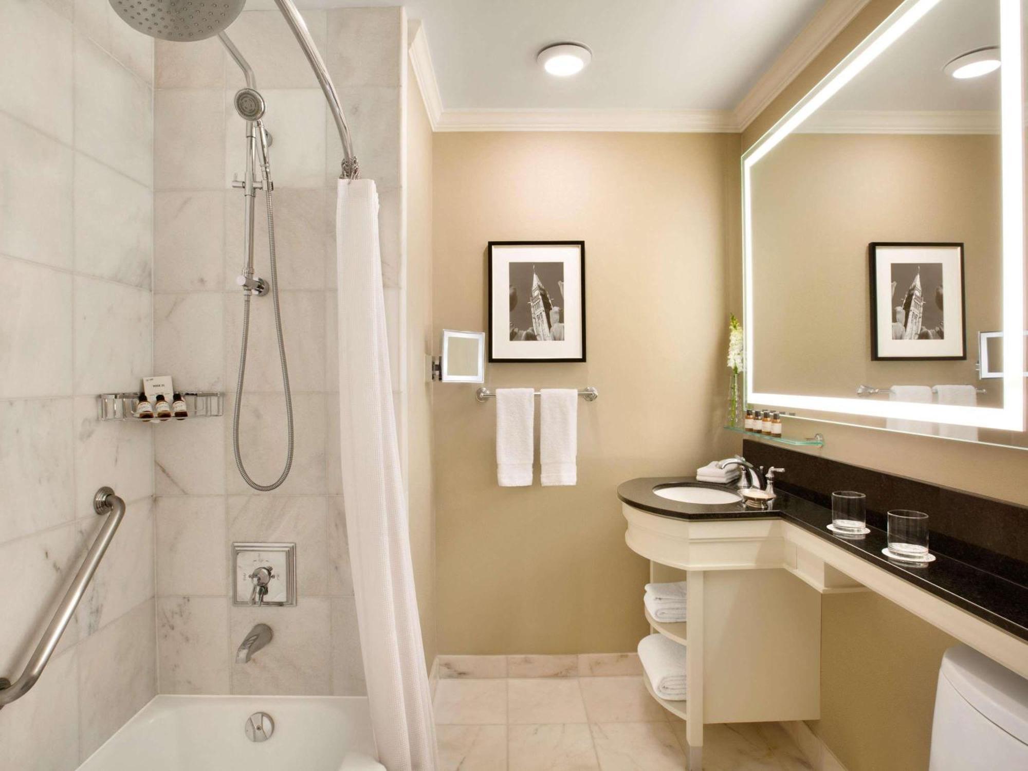 Chambre Lit Queen-Size Fairmont